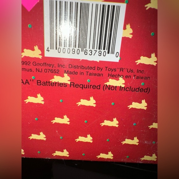 Vintage Velveteen Rabbit SnowGlobe 90s Toys R Us Battery Operated New in Box - Picture 4 of 6